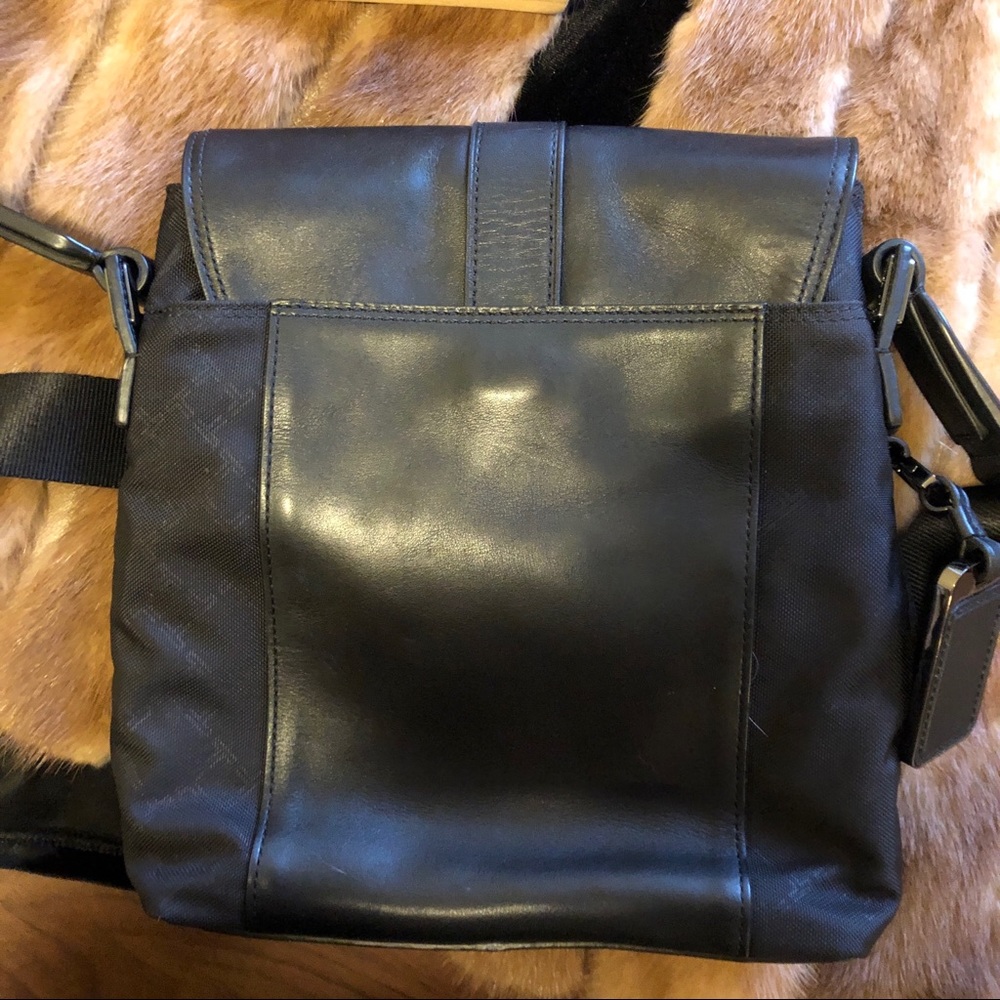 TUMI CROSSBODY BAG  NWOT BLACK LEATHER & NYLON POCKETS CHIC
GENDER NEUTRAL - Picture 3 of 8